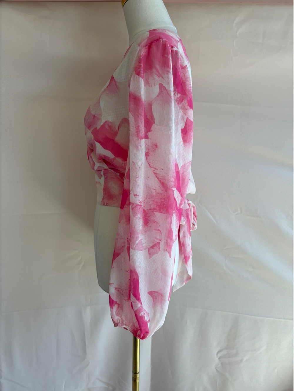 Express Women's Pink and White Floral Wrap Blouse Size Small - Picture 4 of 5